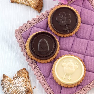 BROWN SILICONE MOULD COOKIE EASTER + CUTTER IN PACK